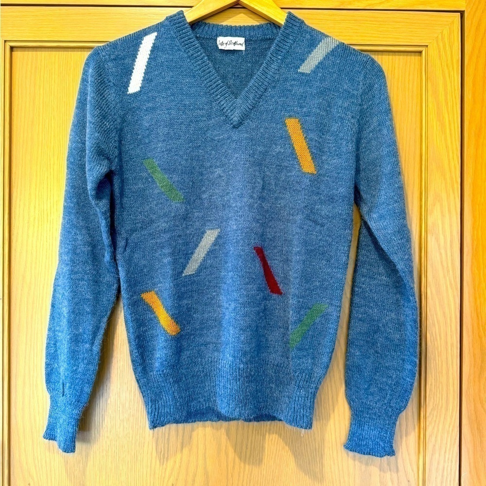 Cute of Scotland Pullover V-Neck Vintage Vibe Sweater / medium